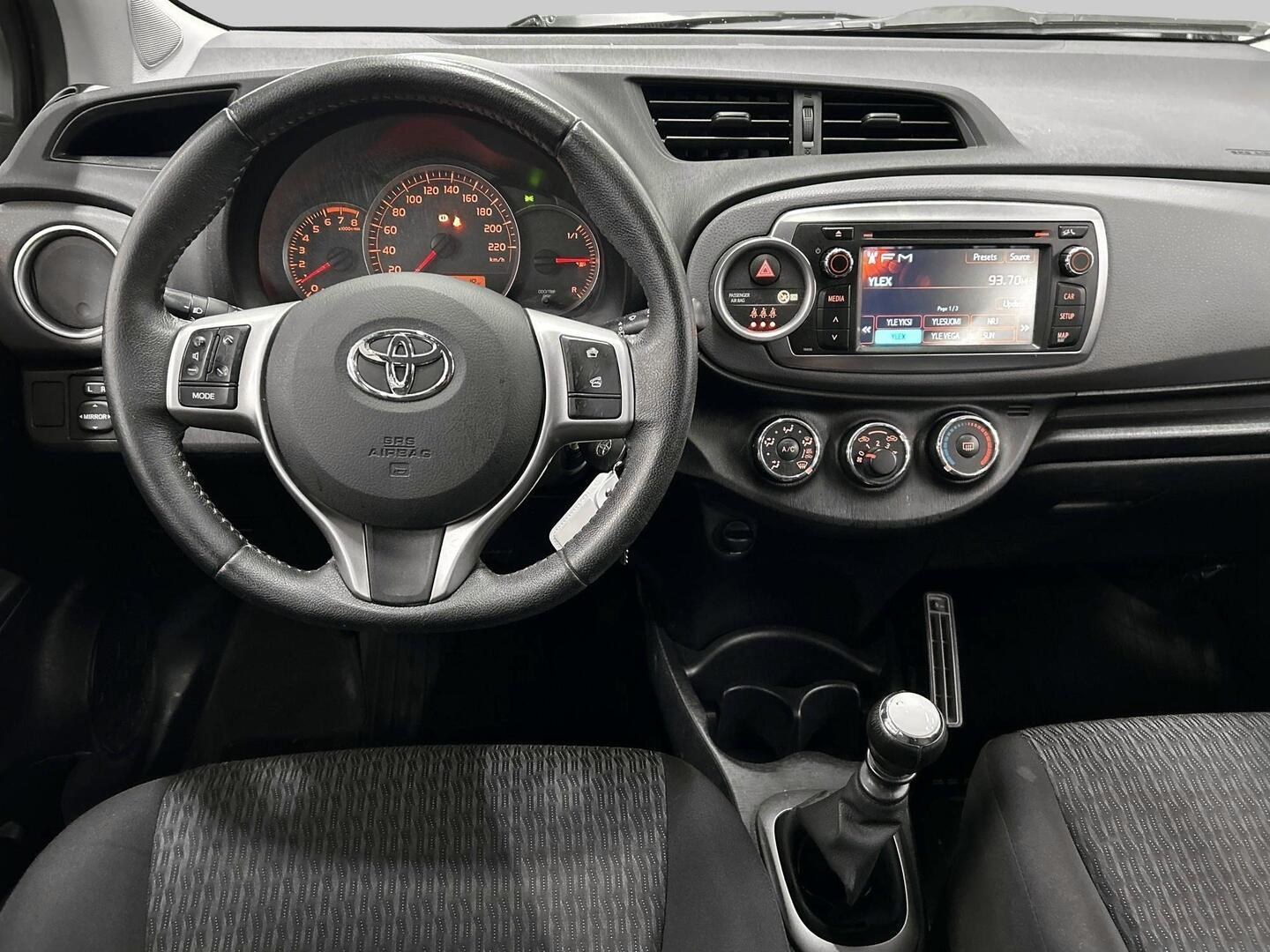 TOYOTA Yaris 2013