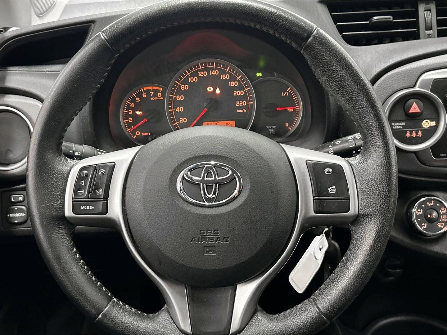 TOYOTA Yaris 2013