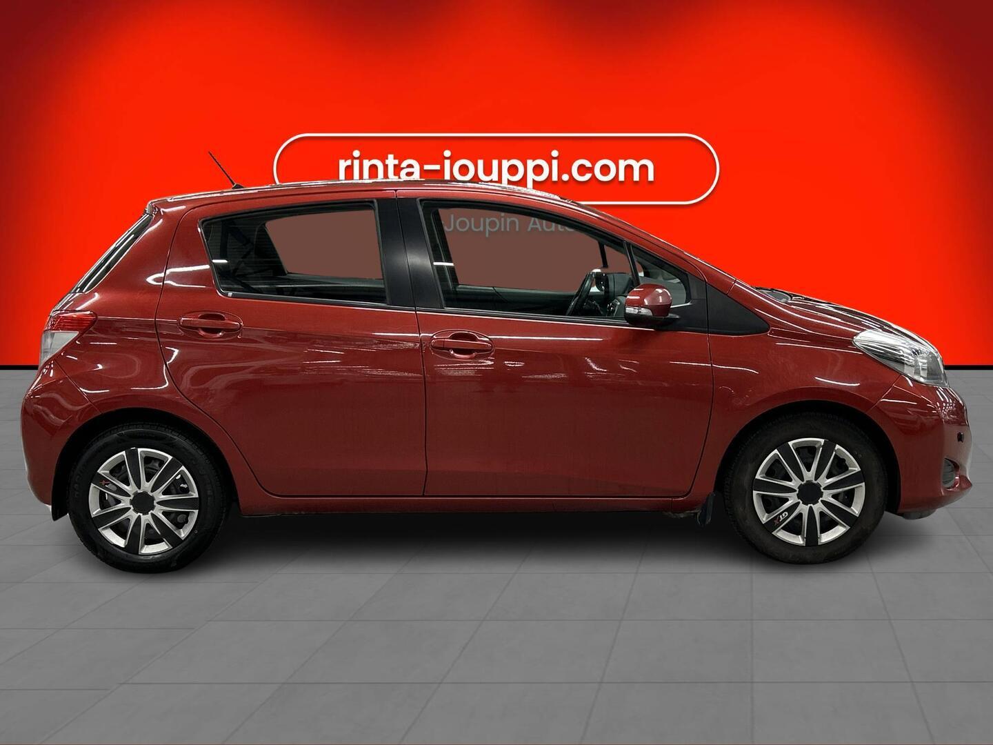 TOYOTA Yaris 2013