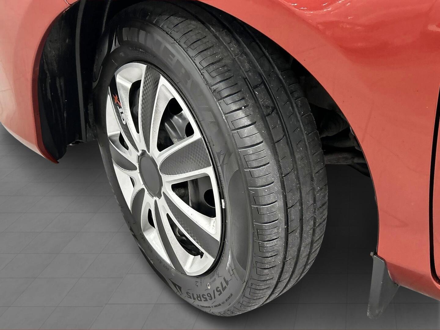 TOYOTA Yaris 2013