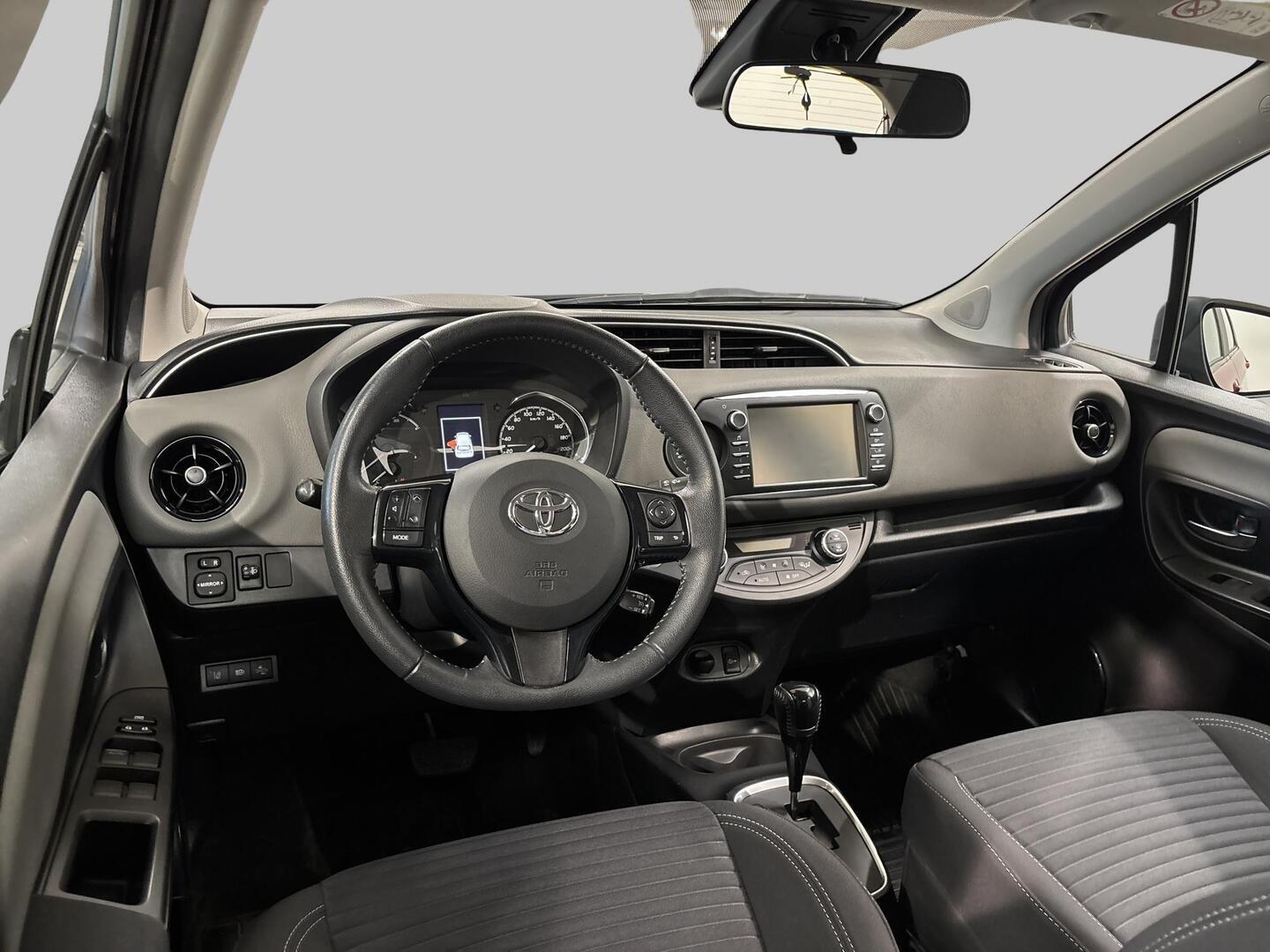 TOYOTA Yaris 2018