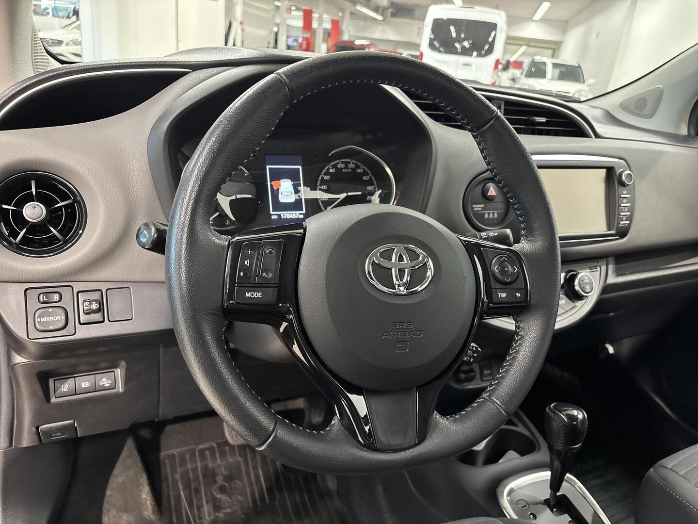TOYOTA Yaris 2018