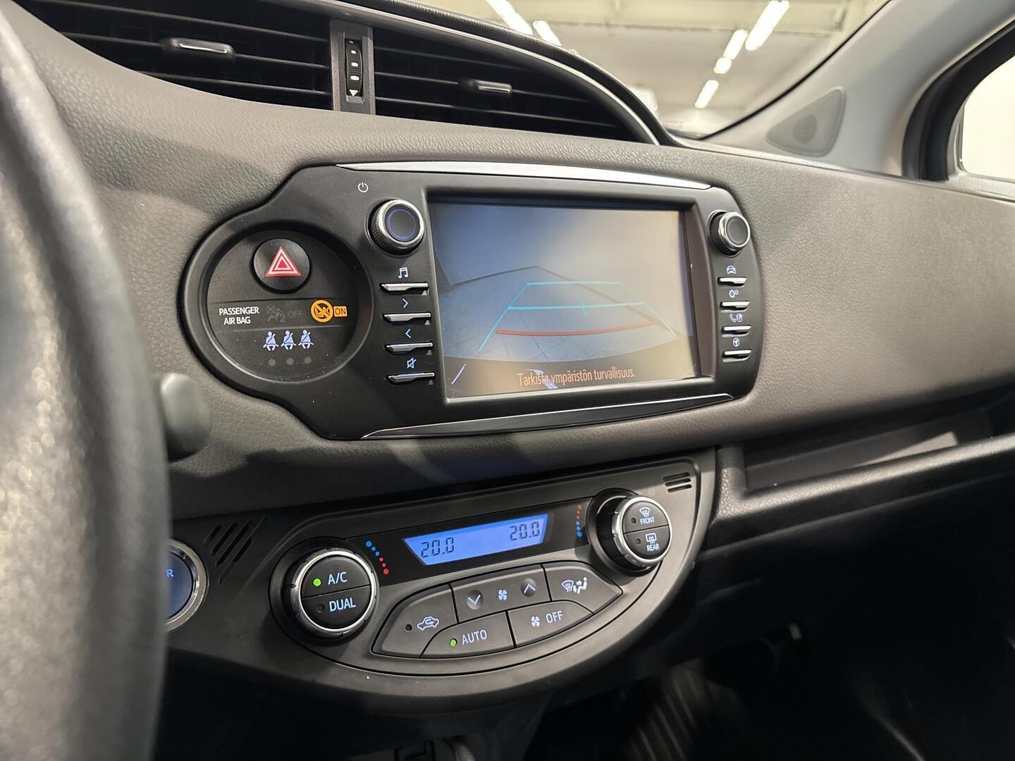 TOYOTA Yaris 2018
