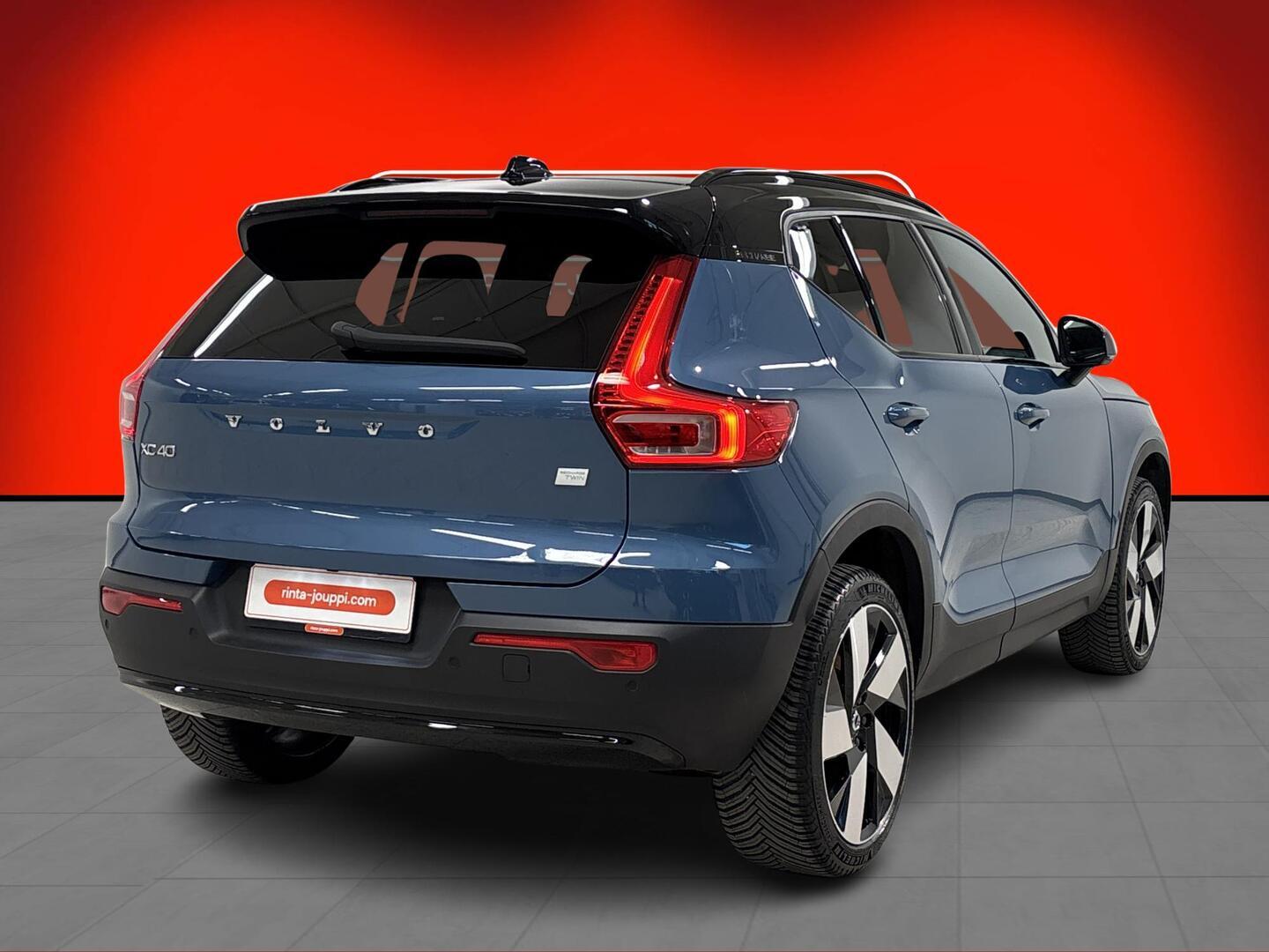 VOLVO XC40 2023