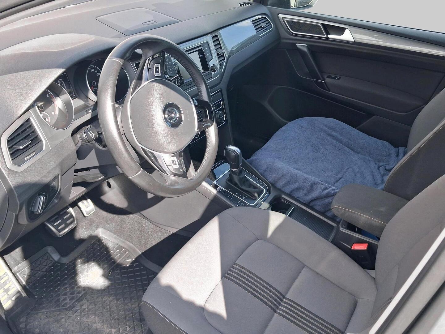 VOLKSWAGEN Golf Sportsvan 2016