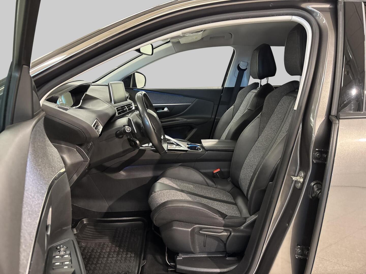 PEUGEOT 5008 2018