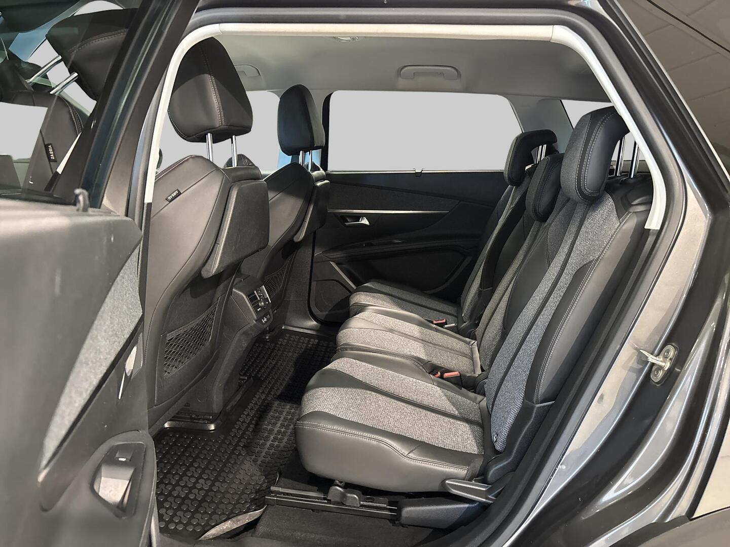 PEUGEOT 5008 2018