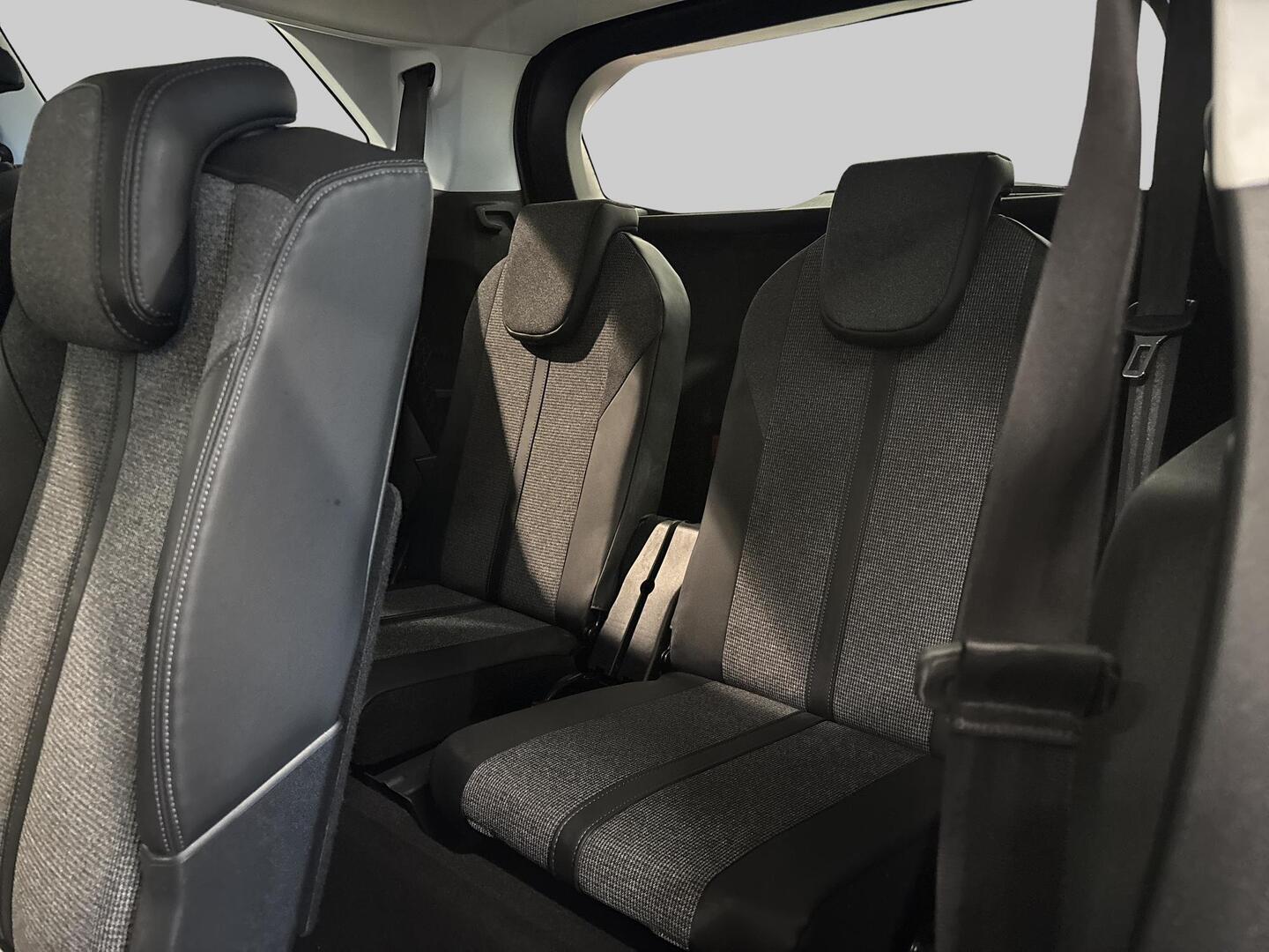 PEUGEOT 5008 2018