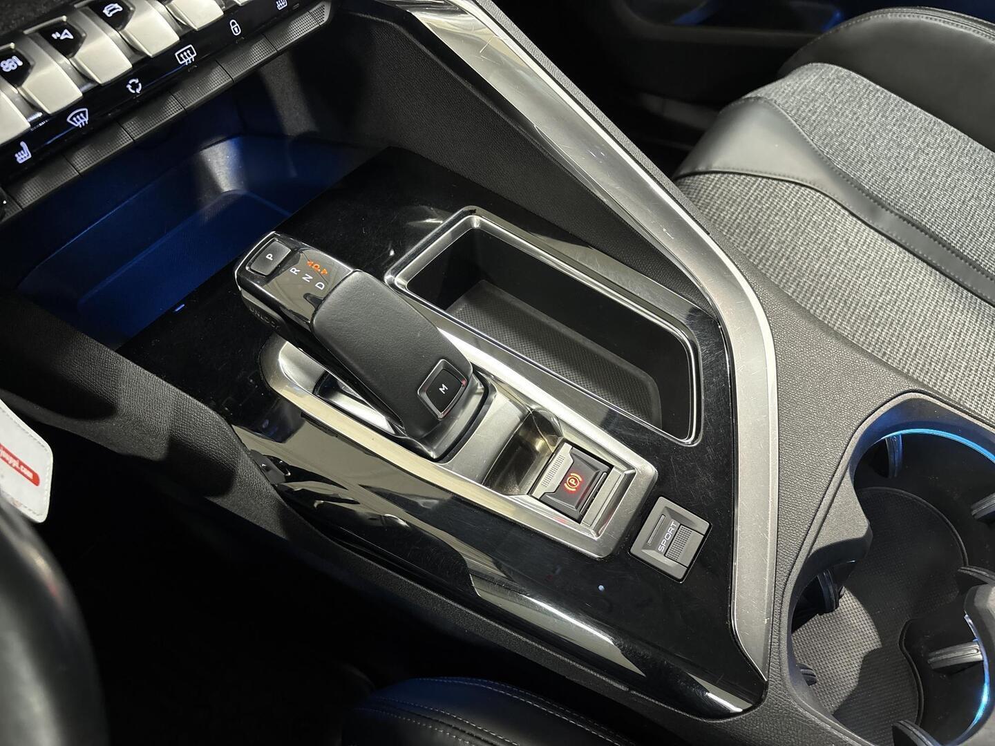 PEUGEOT 5008 2018
