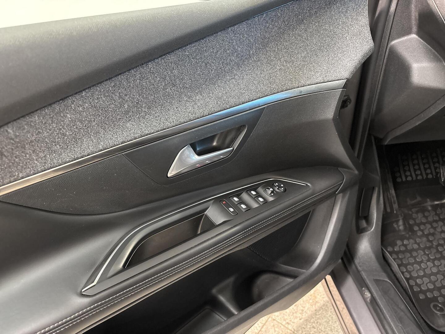 PEUGEOT 5008 2018