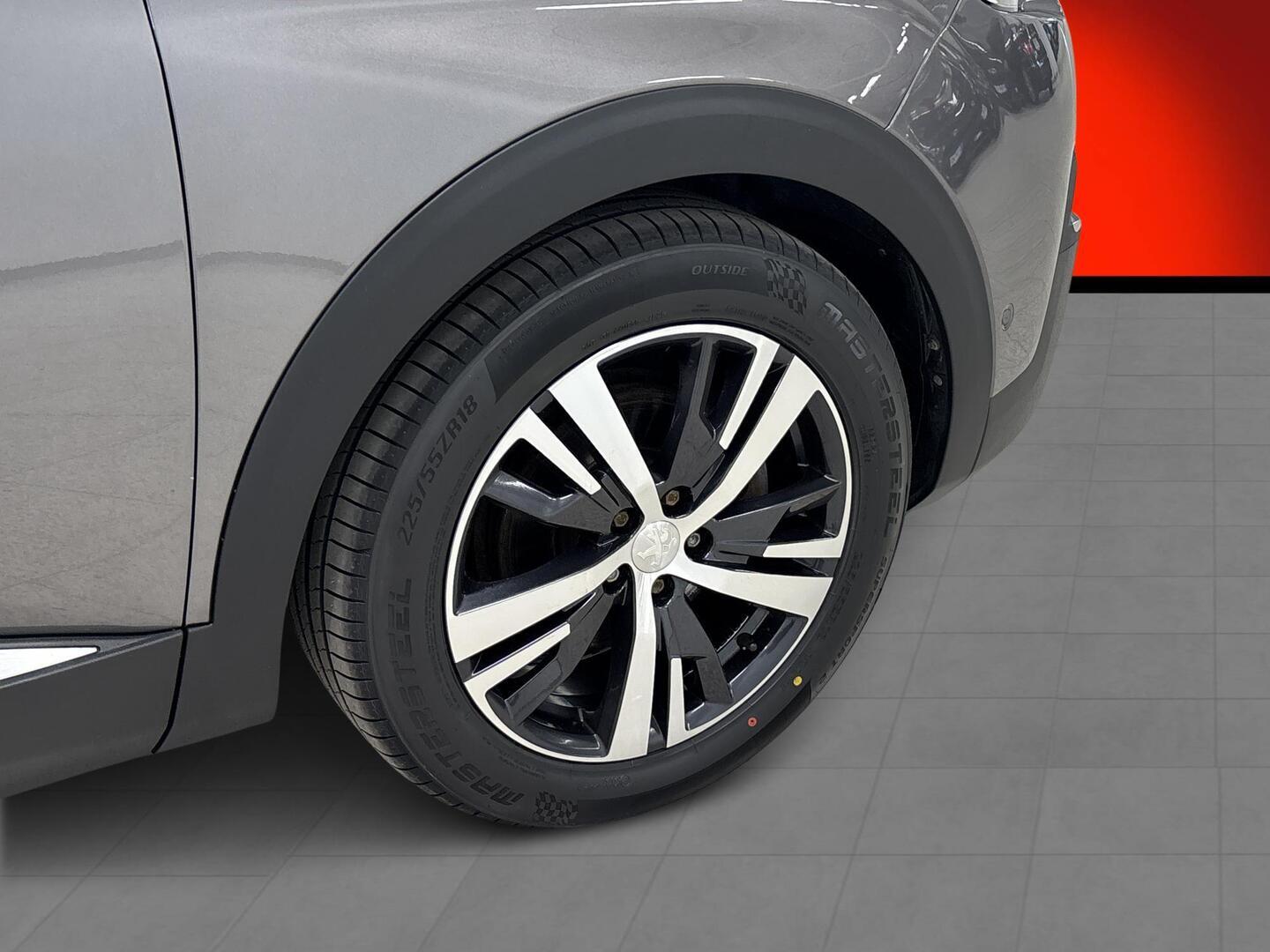 PEUGEOT 5008 2018