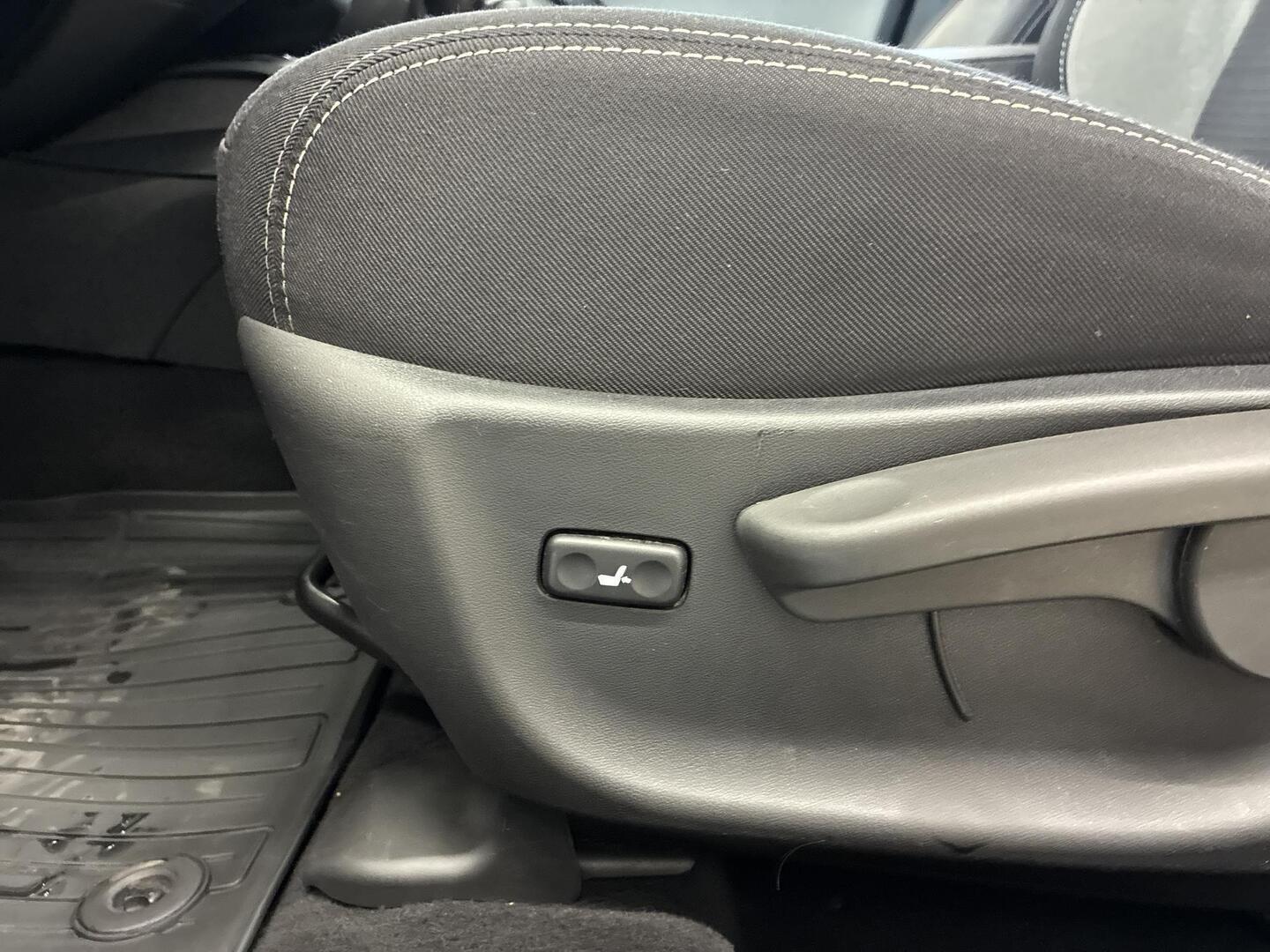 TOYOTA Avensis 2018