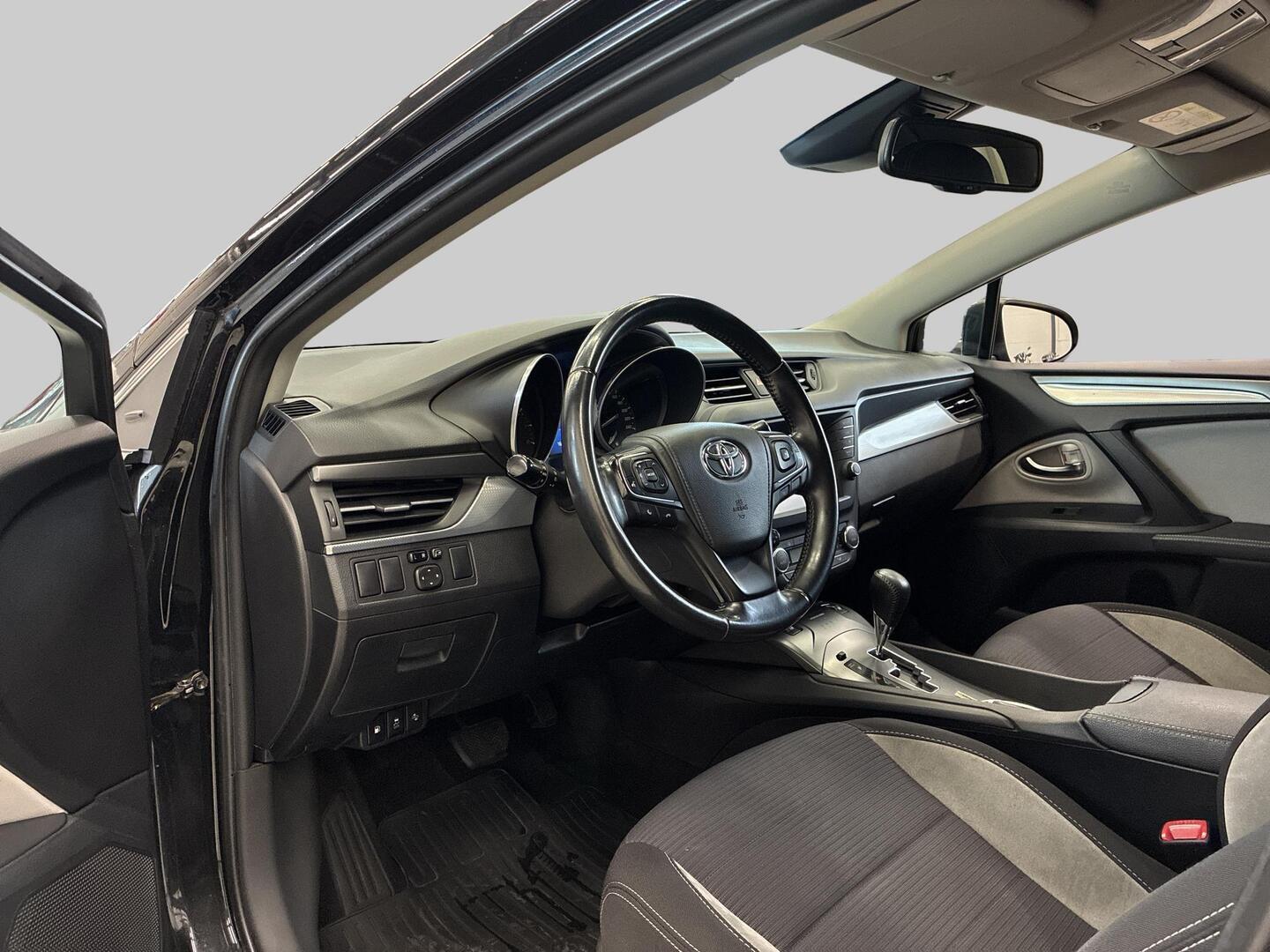 TOYOTA Avensis 2018