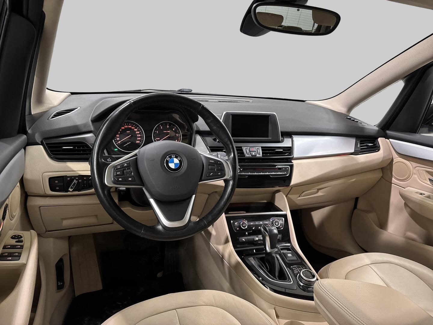 BMW 216 2016
