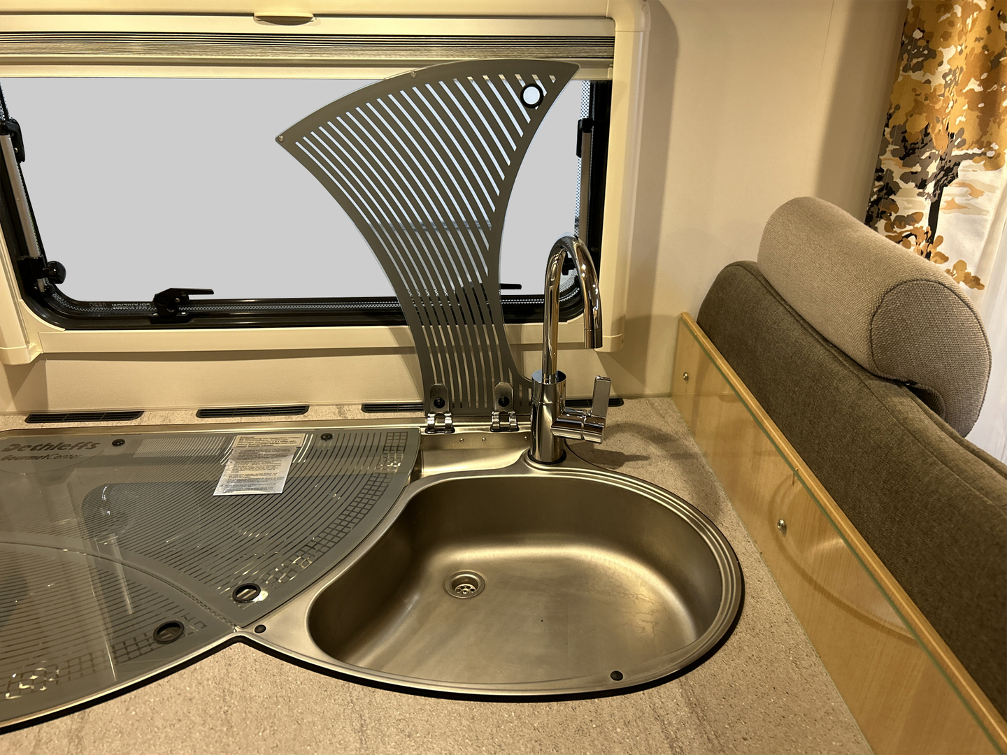 DETHLEFFS GLOBE4 T 7151 4 2015