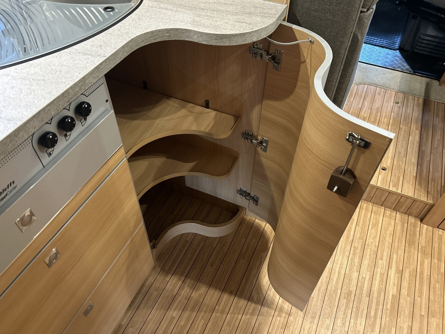 DETHLEFFS GLOBE4 T 7151 4 2015