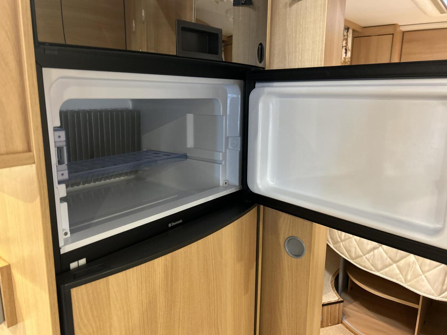 DETHLEFFS GLOBE4 T 7151 4 2015