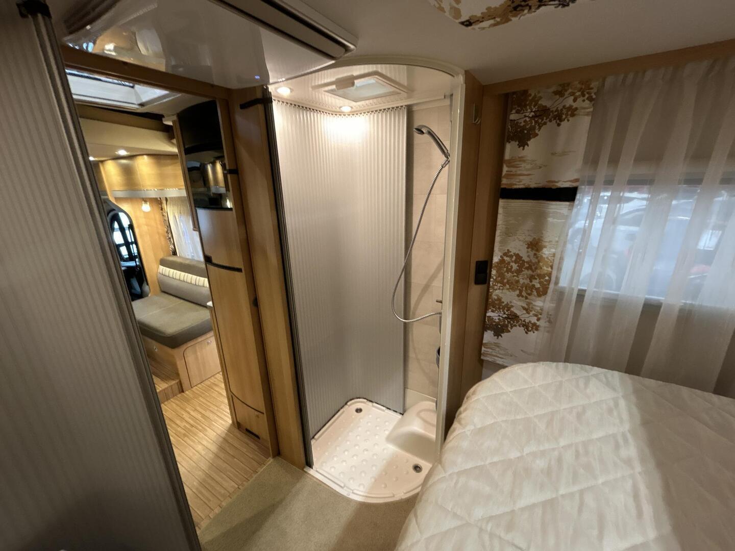 DETHLEFFS GLOBE4 T 7151 4 2015