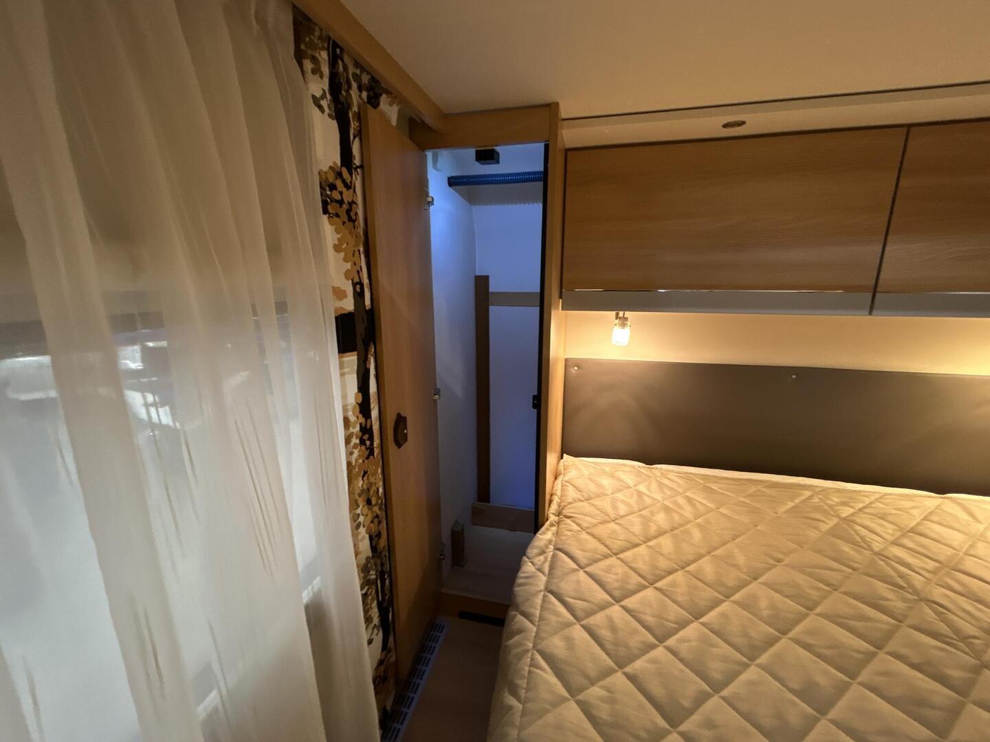 DETHLEFFS GLOBE4 T 7151 4 2015