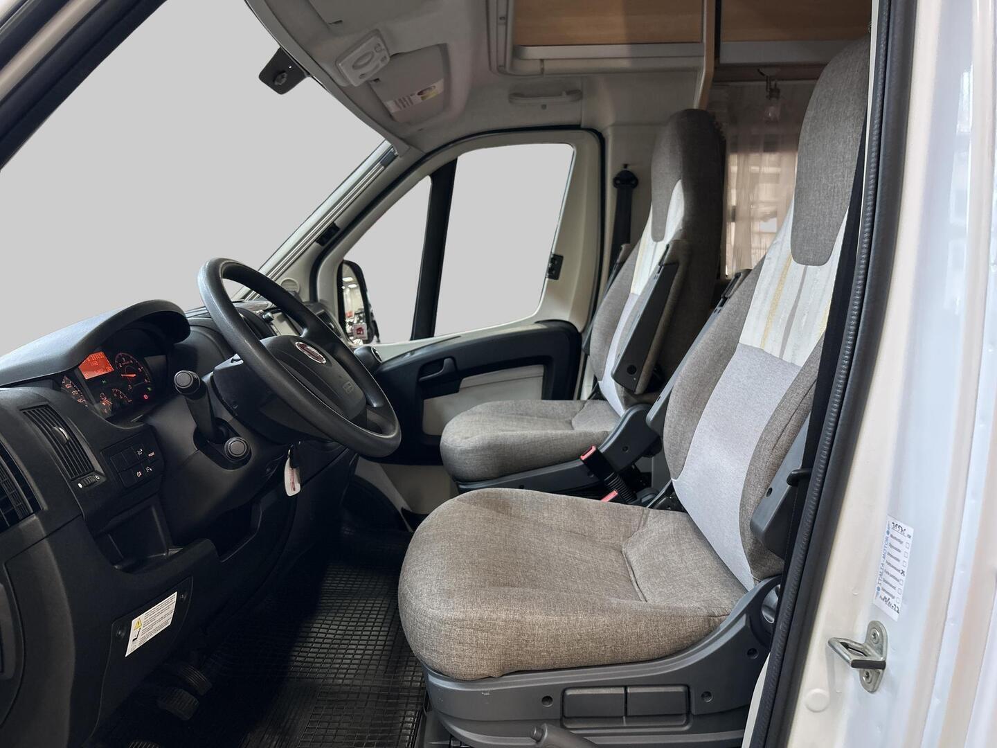 DETHLEFFS GLOBE4 T 7151 4 2015