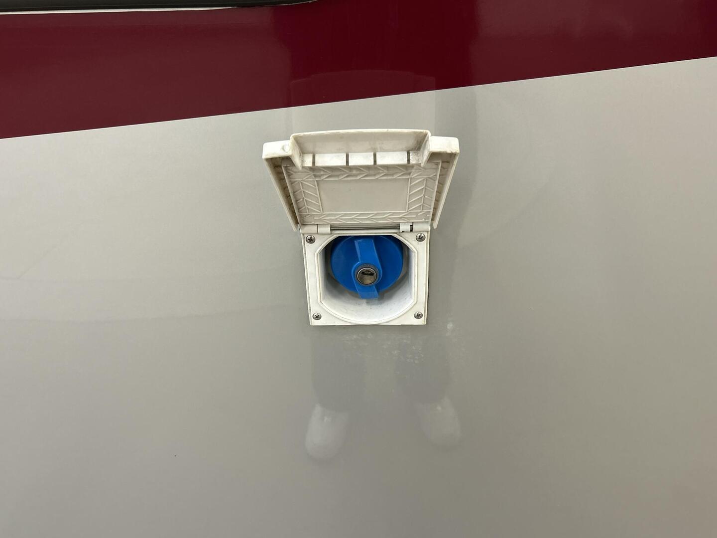 DETHLEFFS GLOBE4 T 7151 4 2015