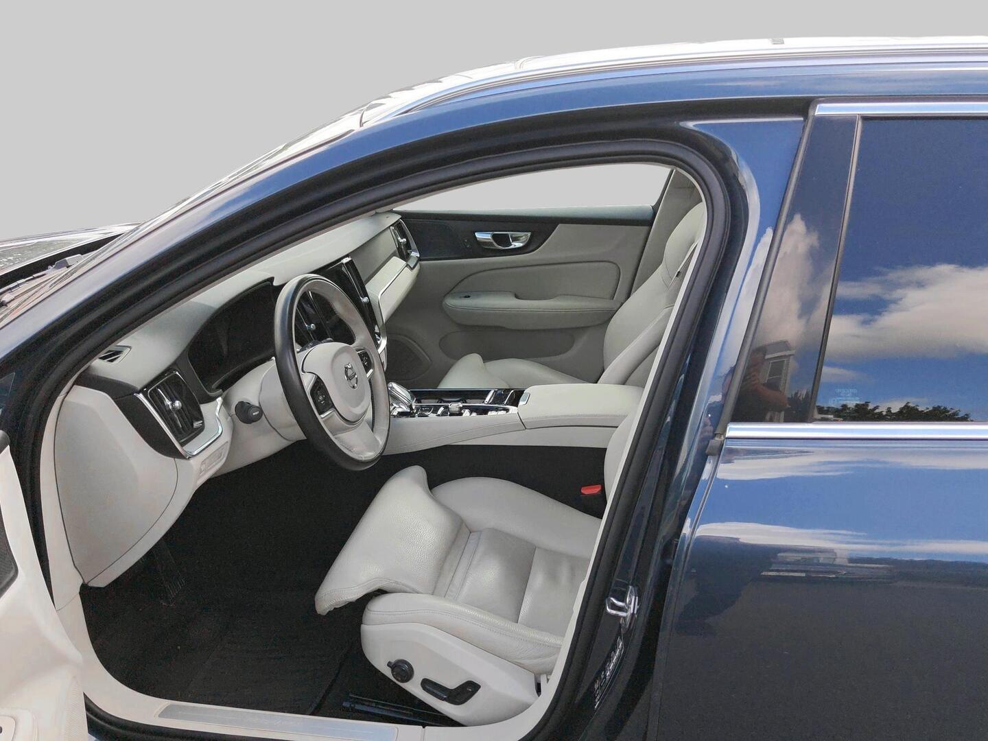 VOLVO V60 2020