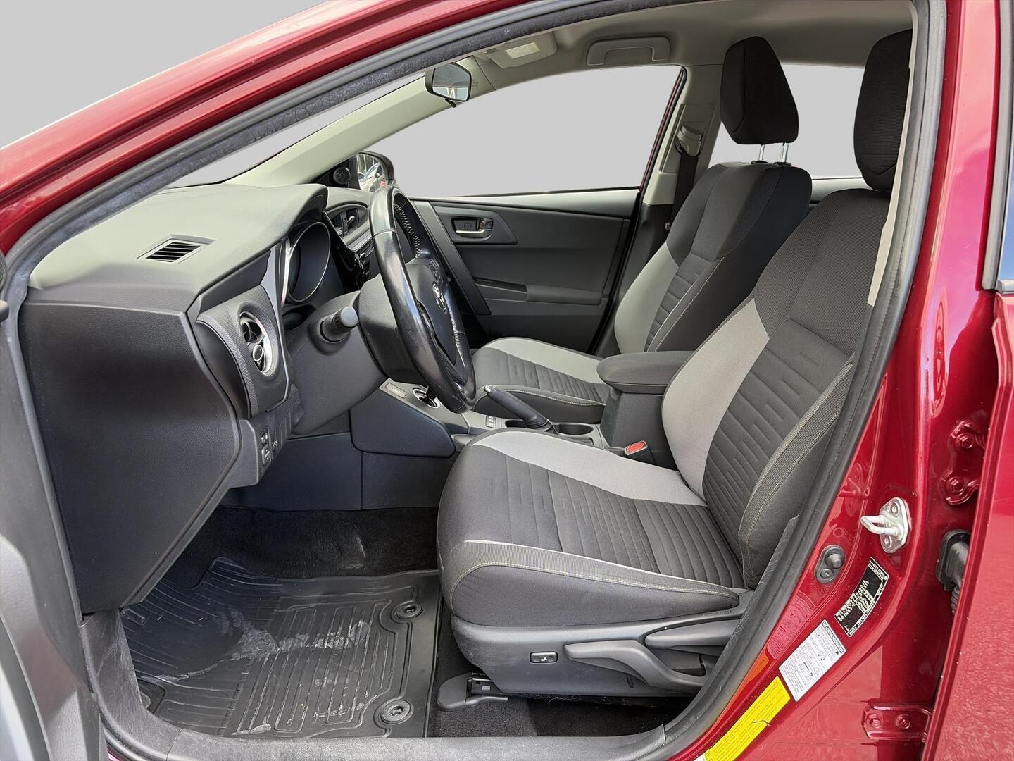 TOYOTA Auris 2017