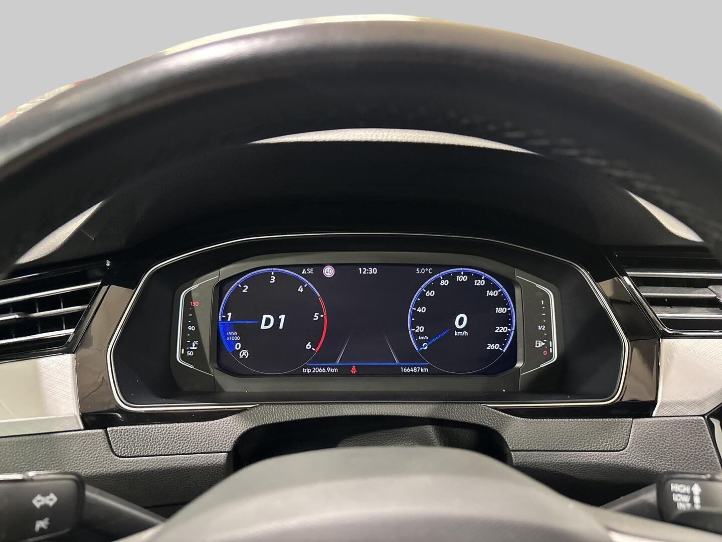 VOLKSWAGEN Passat 2022