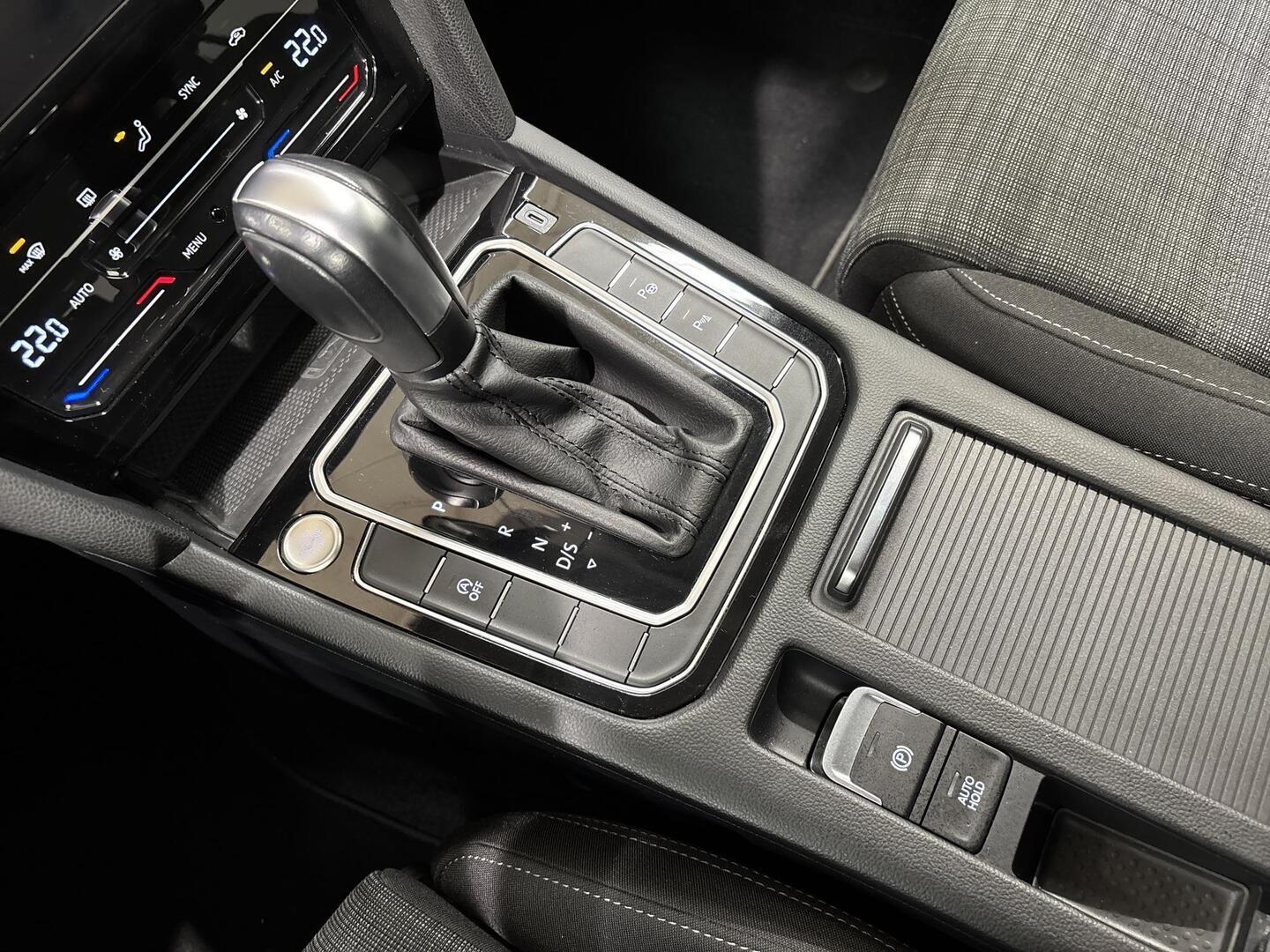 VOLKSWAGEN Passat 2022