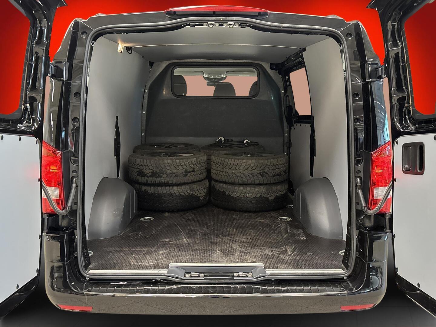 MERCEDES-BENZ Vito 2023