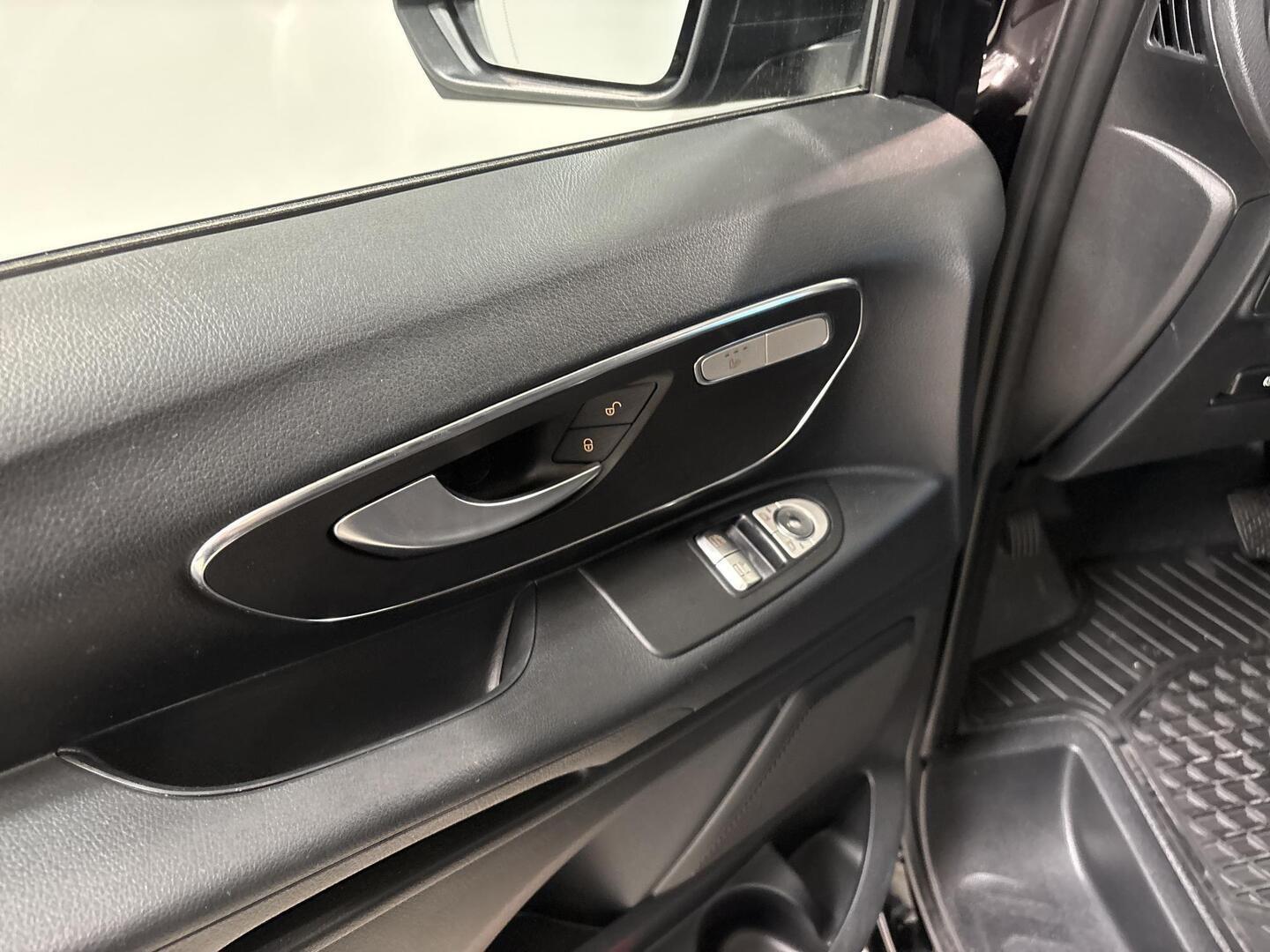 MERCEDES-BENZ Vito 2023