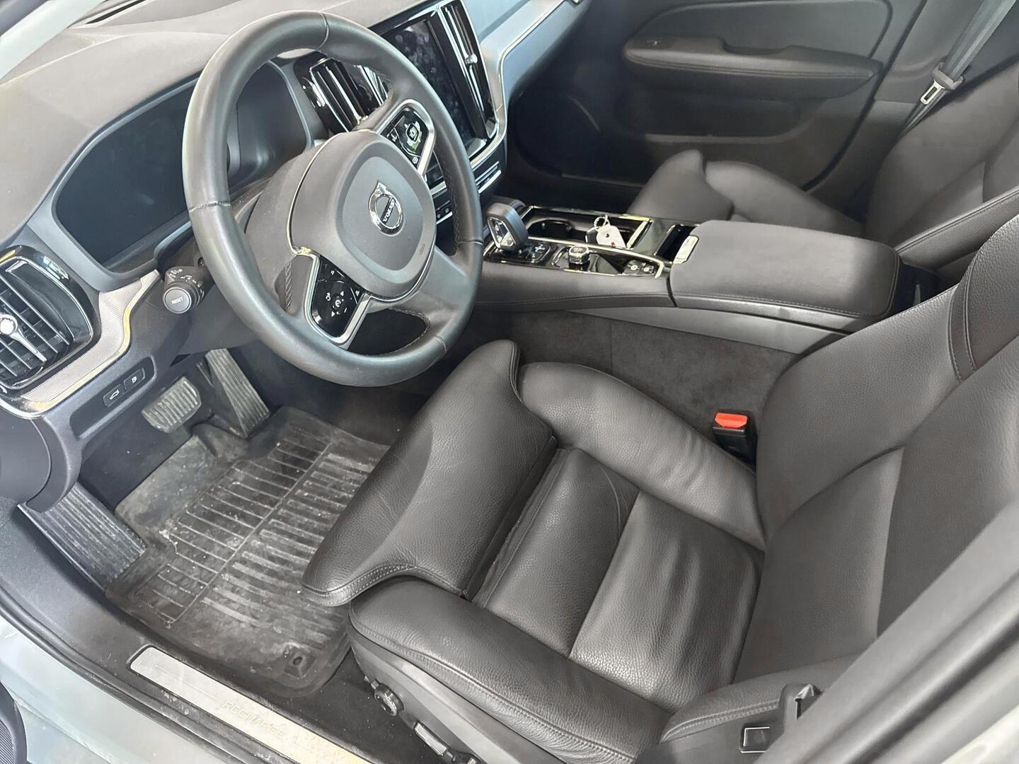 VOLVO V60 2024
