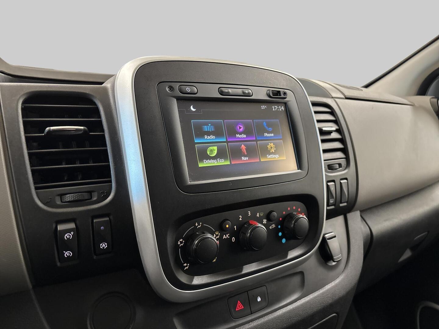 NISSAN NV300 2019
