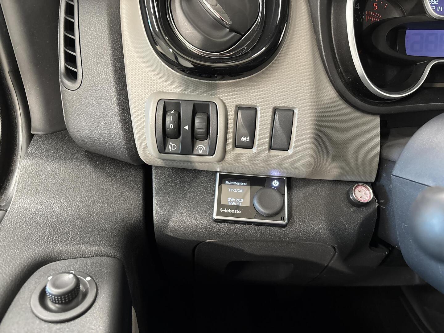 NISSAN NV300 2019