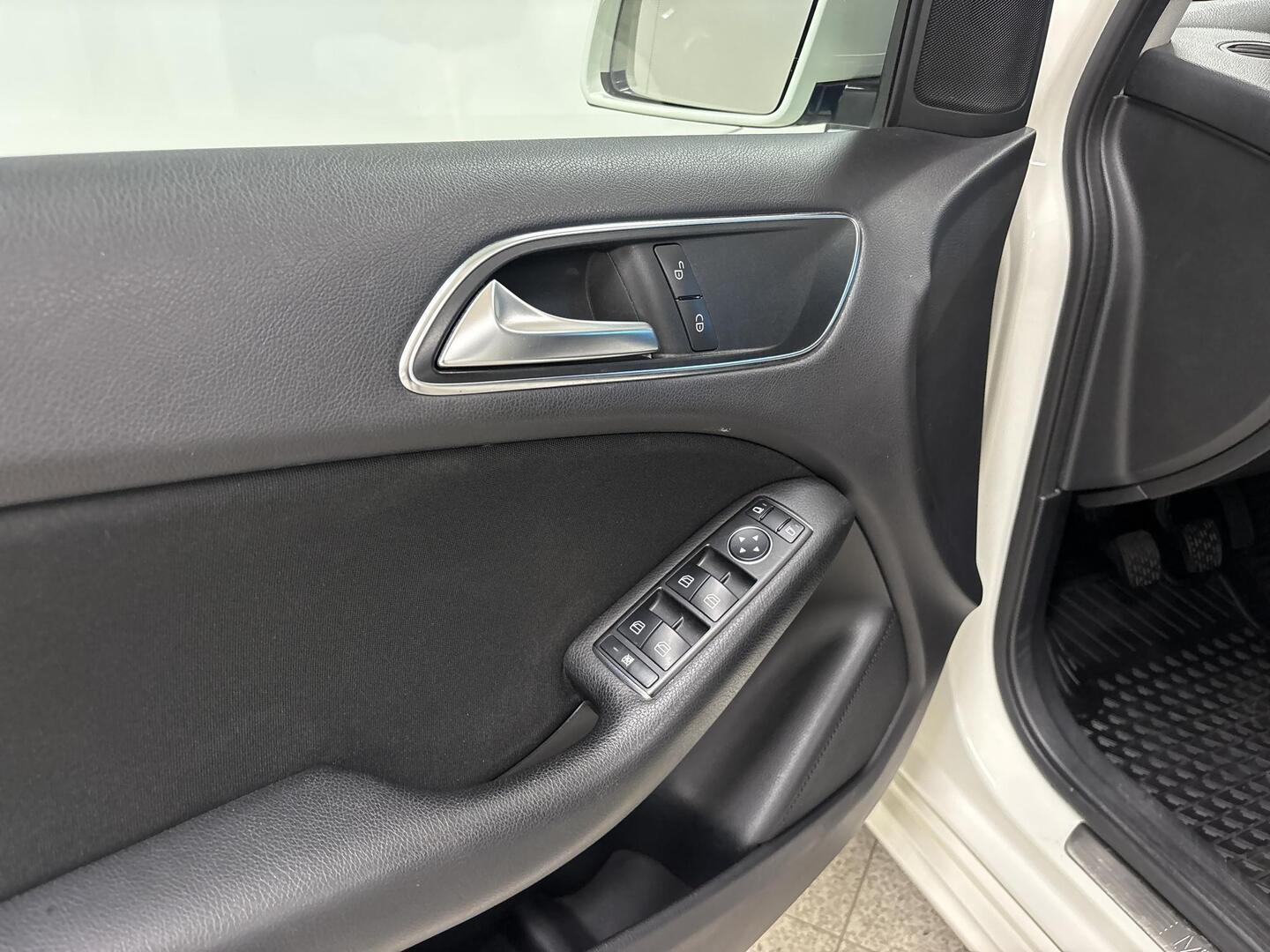 MERCEDES-BENZ B 2014