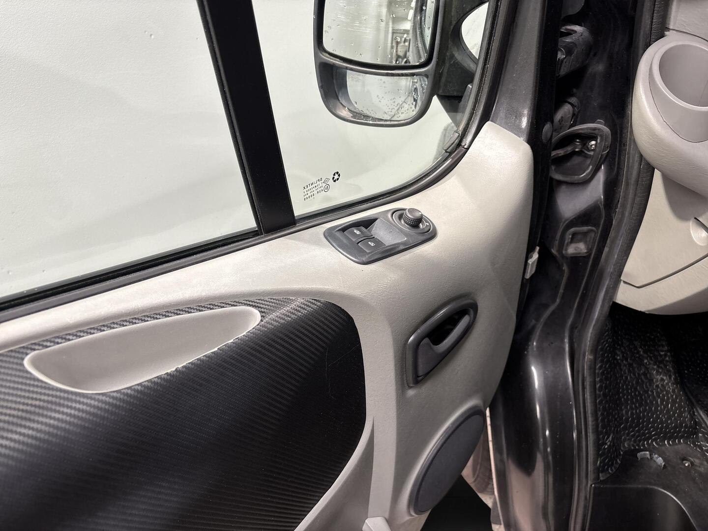 NISSAN Primastar 2012