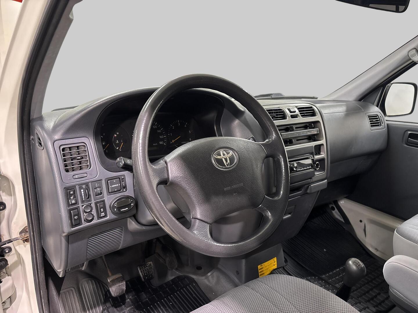 TOYOTA Hiace 2008
