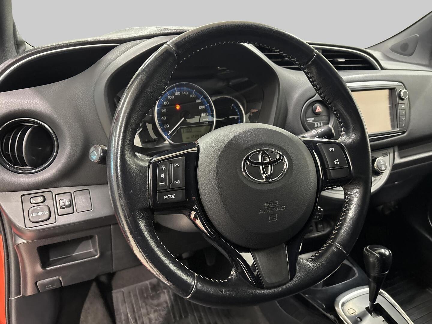 TOYOTA Yaris 2016