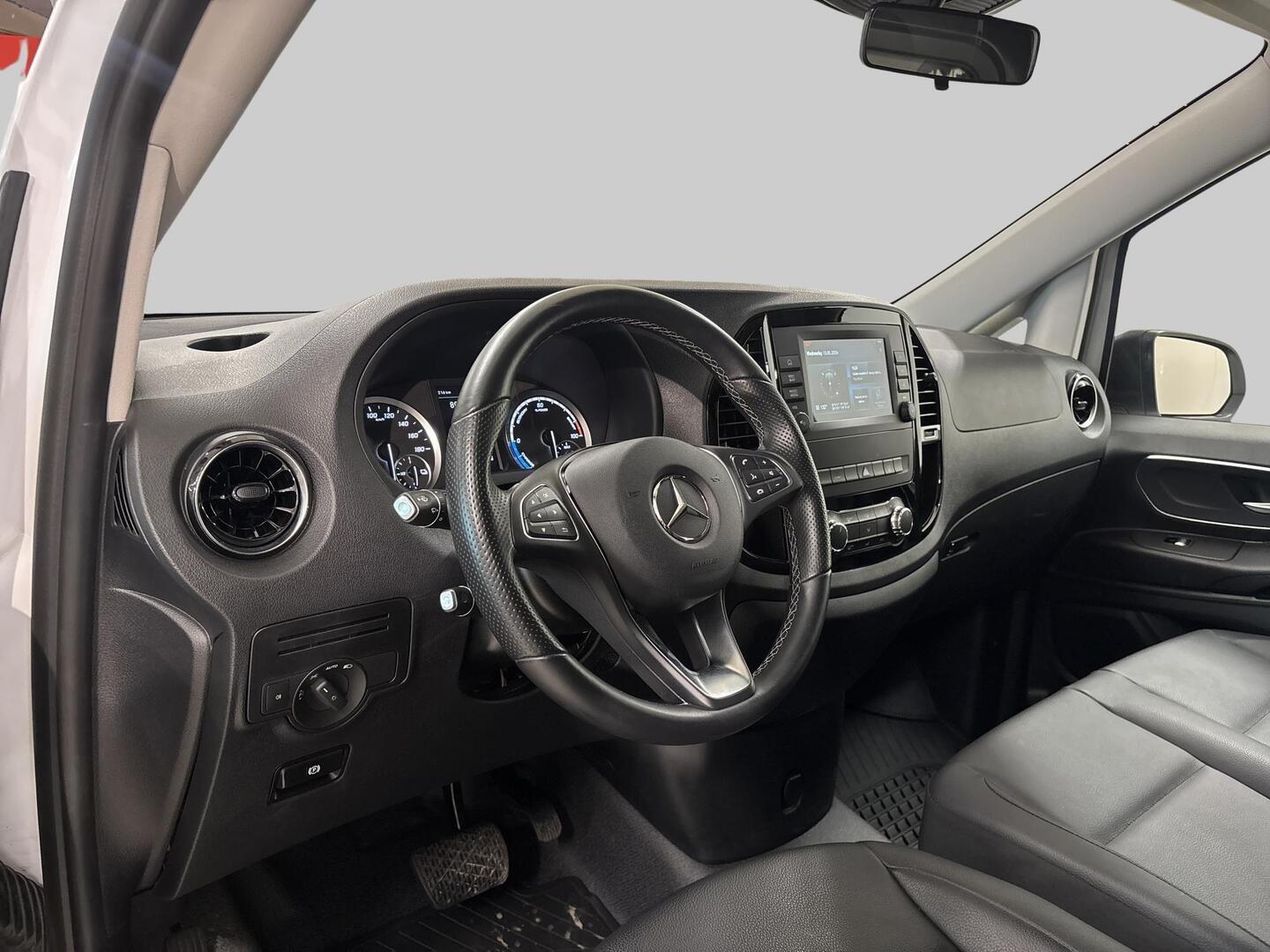 MERCEDES-BENZ Vito 2023