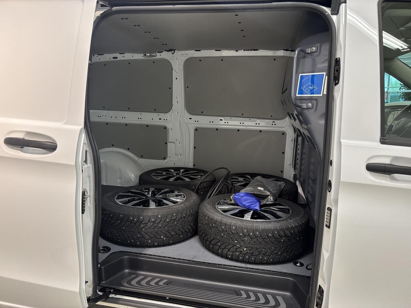 MERCEDES-BENZ Vito 2023