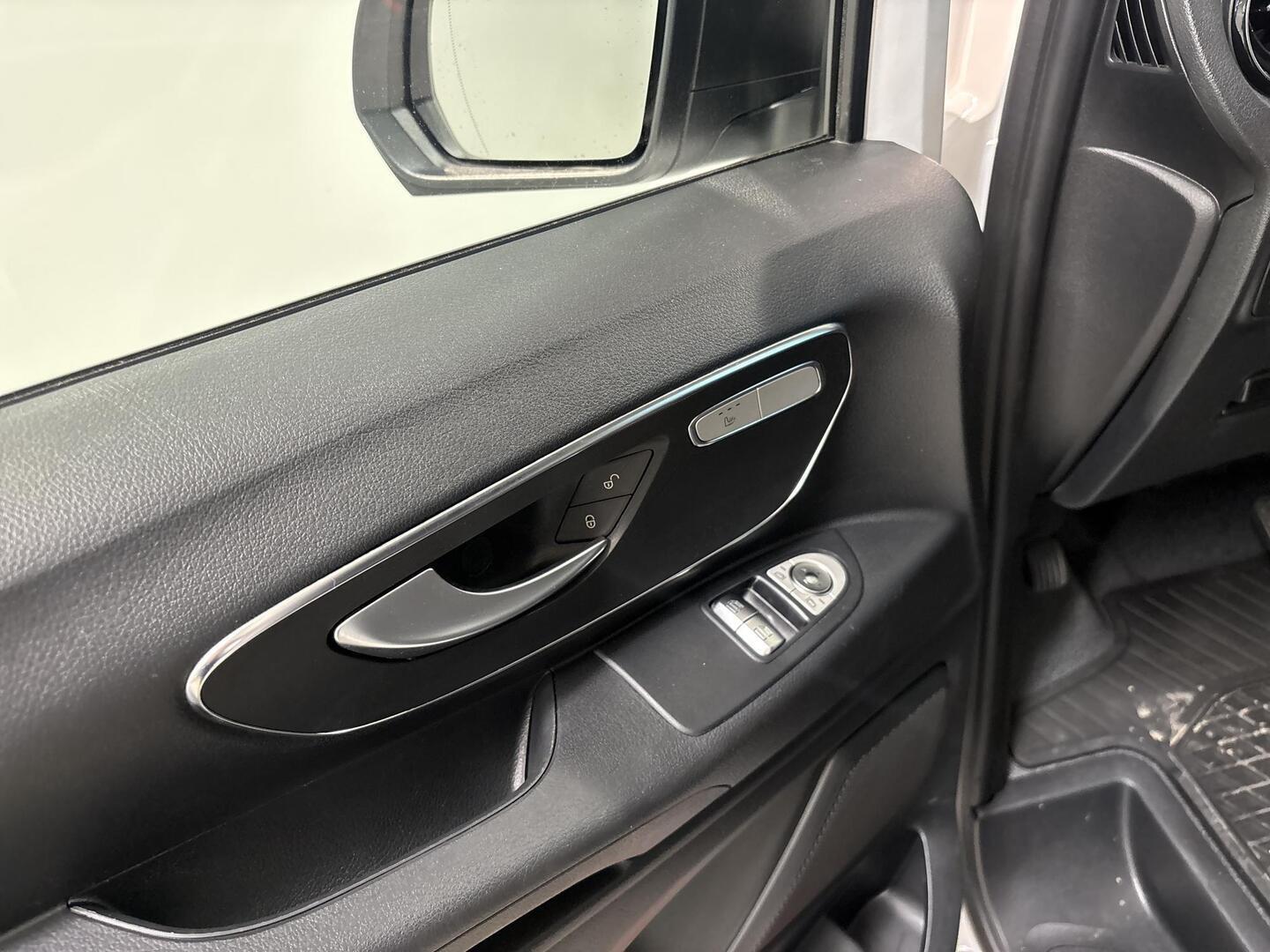 MERCEDES-BENZ Vito 2023