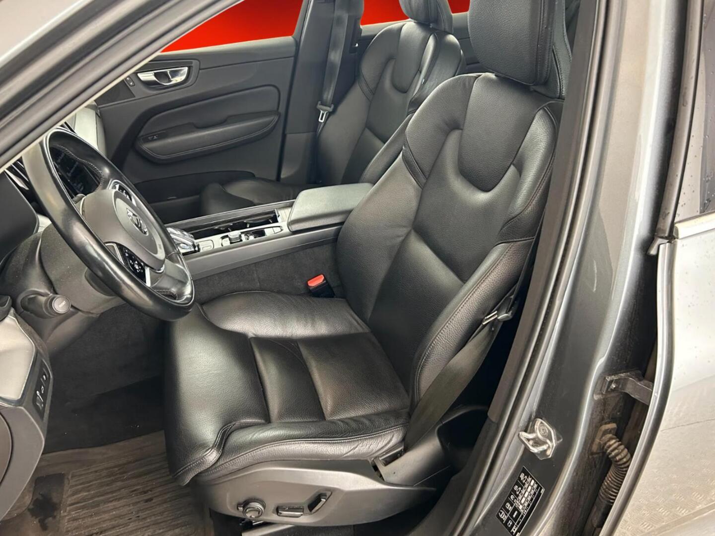 VOLVO XC60 2021