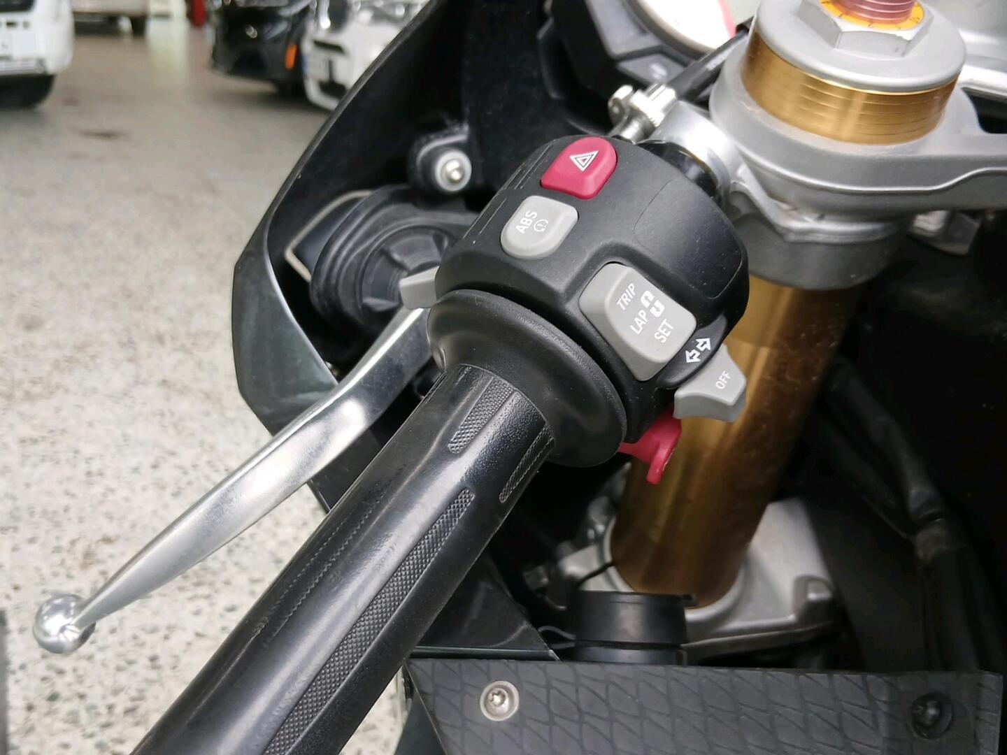 BMW S 2011