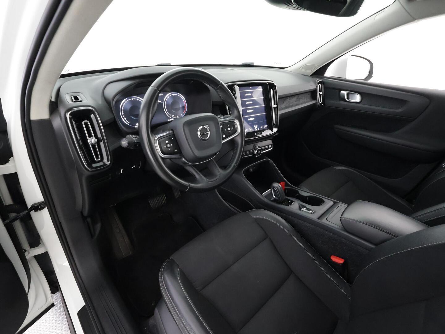 VOLVO XC40 2019