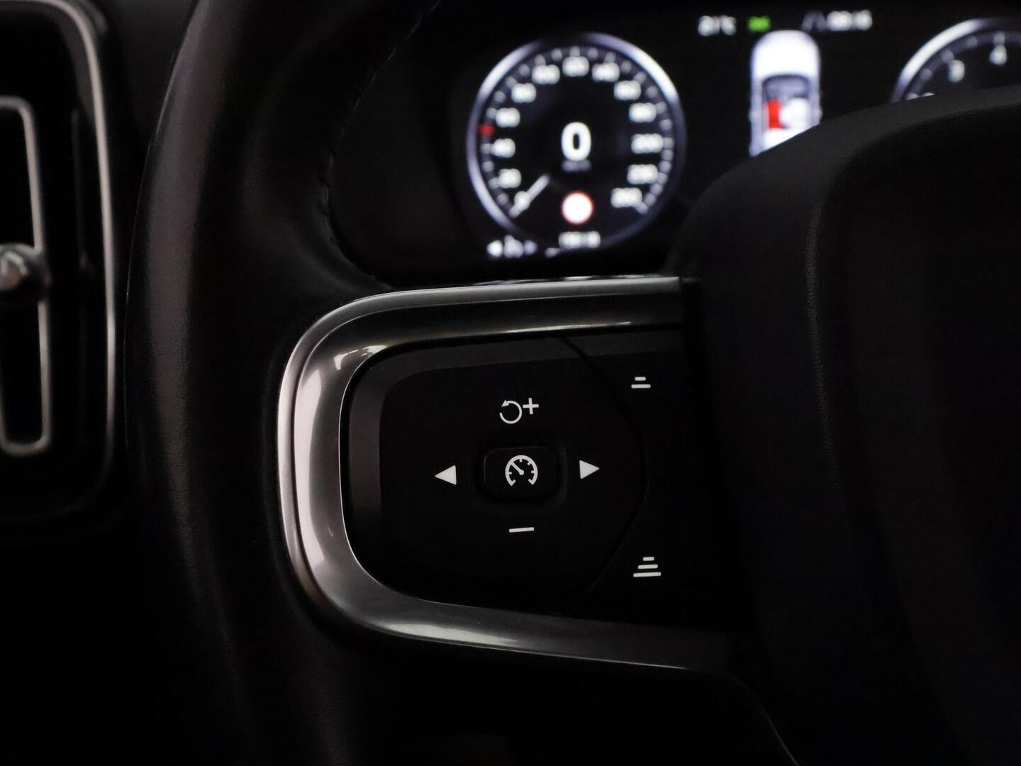 VOLVO XC40 2019