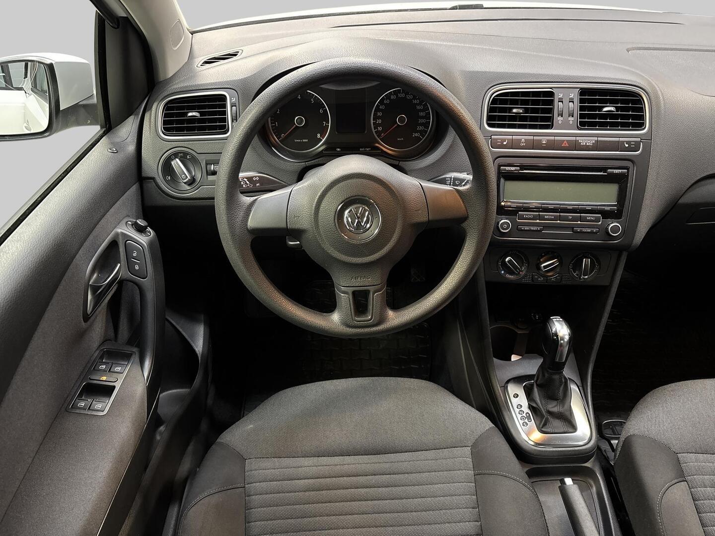 VOLKSWAGEN Polo 2010