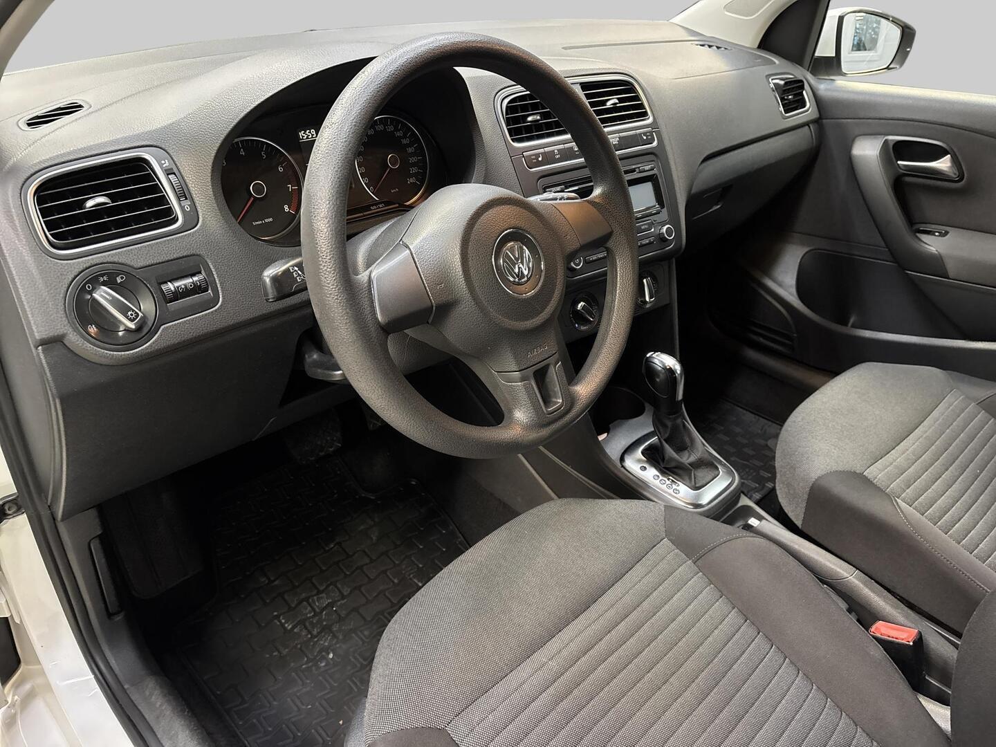 VOLKSWAGEN Polo 2010