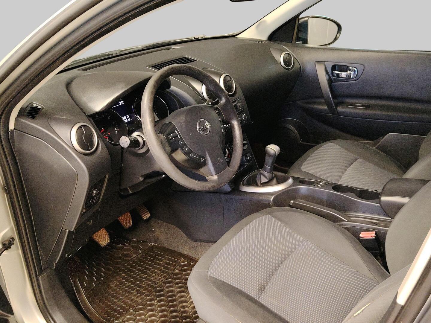 NISSAN Qashqai 2012
