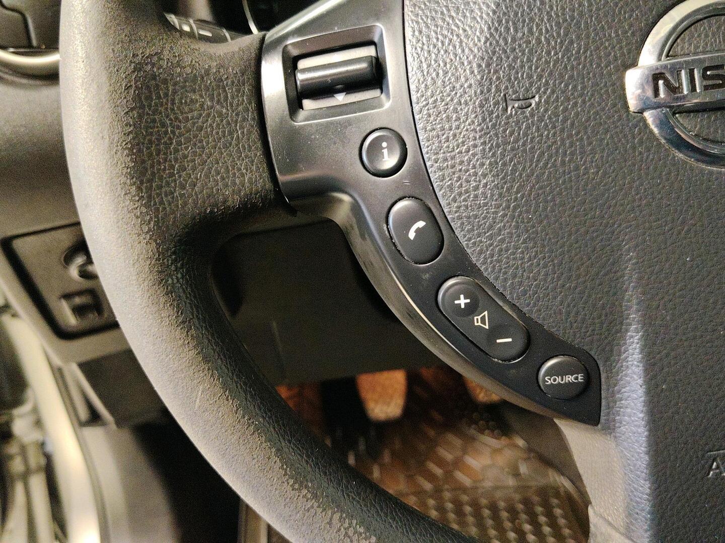 NISSAN Qashqai 2012