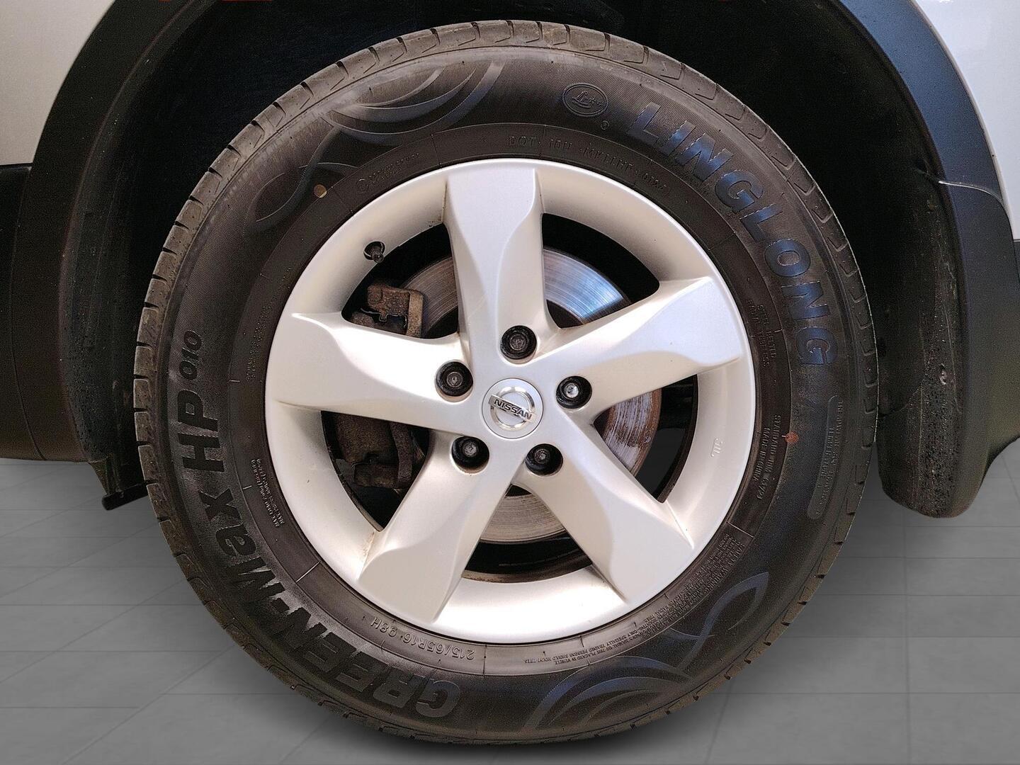 NISSAN Qashqai 2012